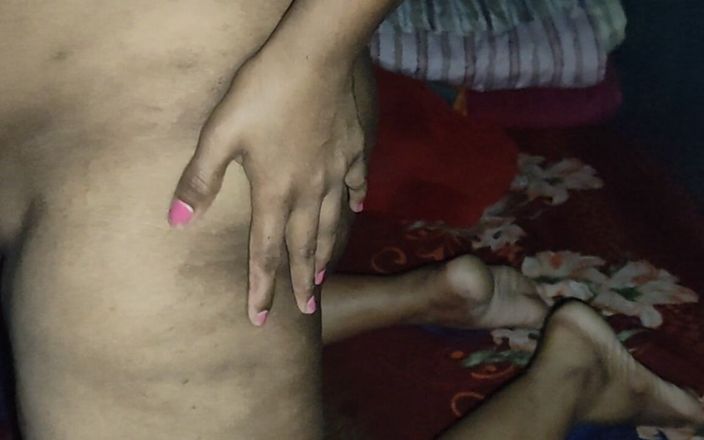 Hot_girl02: Yenge büyük göğüslerini ve büyük götünü domaltarak sikiyor