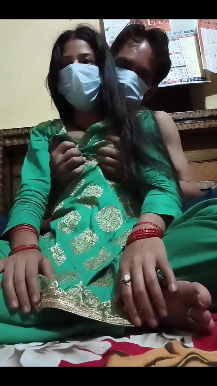 sashaa: Indische bhabhi-möpse hart gedrückt und von Devar gelutscht