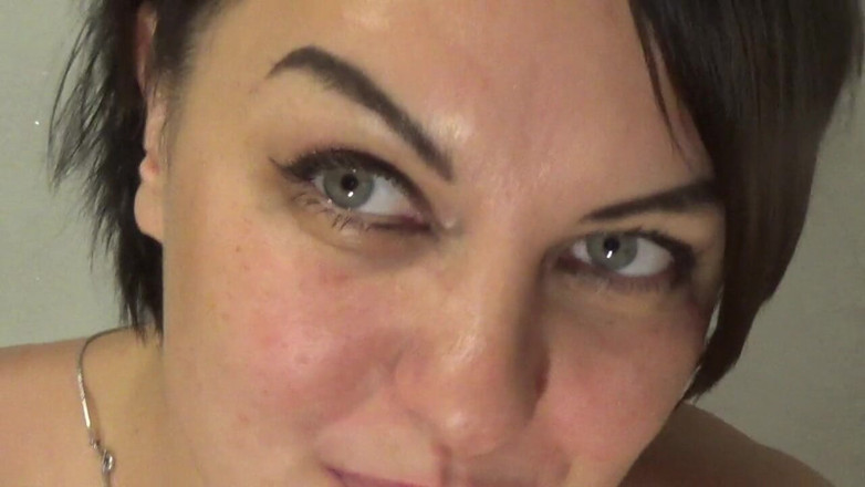 Sexy Milf: Fute-mă și ejaculează pe pizda mea umedă rasă!