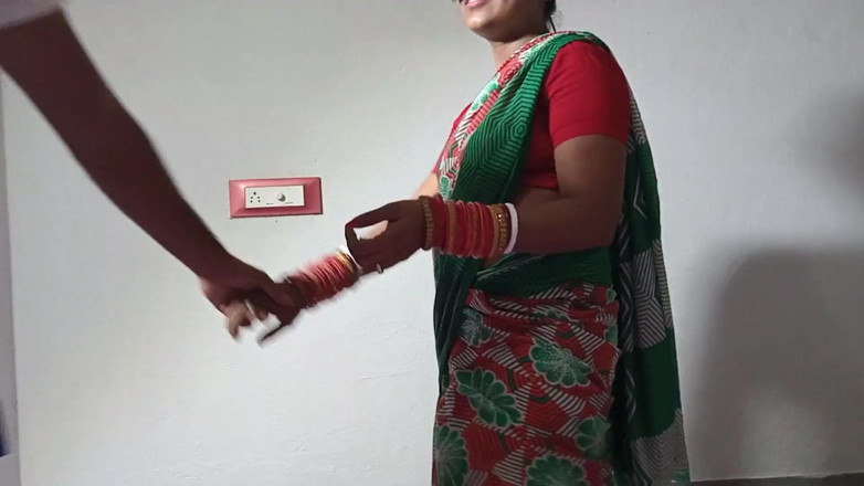 FireeCouple: 내 방에서 전 여친을 Rs 200으로 남겨 두다