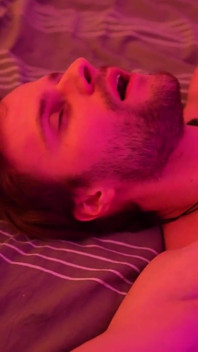 Ein guter Sex mit einem Strap-on-Dildo mit meiner Freundin