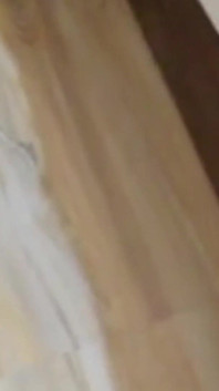 Schattig babymeisje wil nat worden