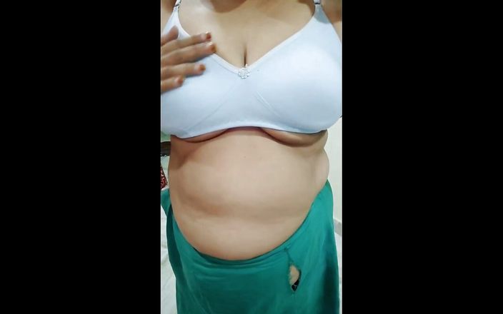 Sexy dimple: Indická tetička s velkými prsy tajné nahá Ukazování pro nevlastního...