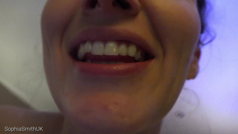 SophiaSmithUK: ASMR a big kiss