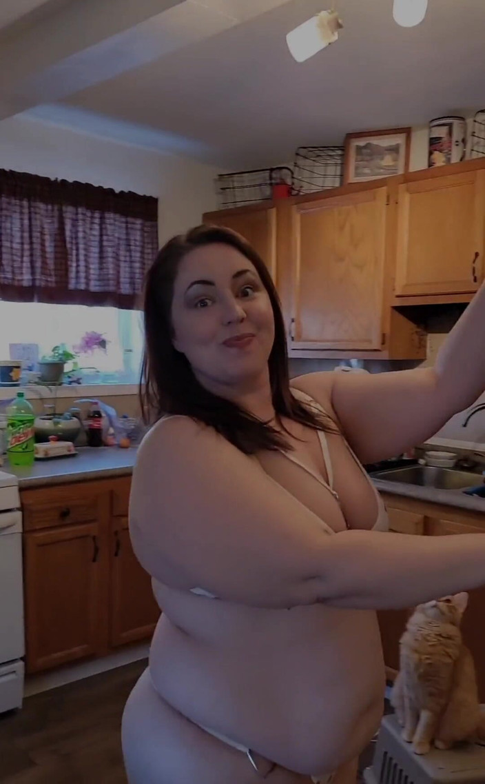 KinkyKatie: Ist das komisch oder sexy?