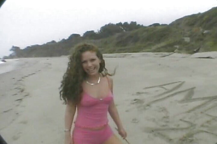 Monde Francais: Красива брюнетка французька повія їсть сперму після траха в машині