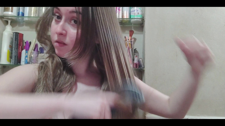 RavenHearth666VIP: Cepillando mi larga rubia