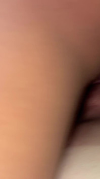 Adik tiriku yang seksi suka banget masukin kontol besarku ke mulutnya