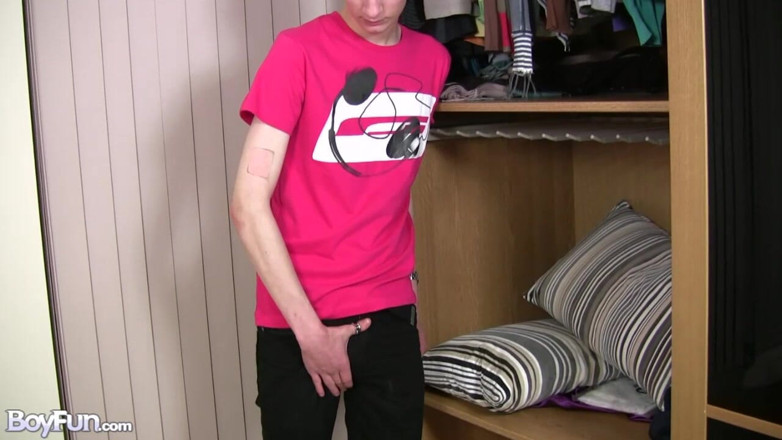 BoyFun Solo: Kyle masturbándose