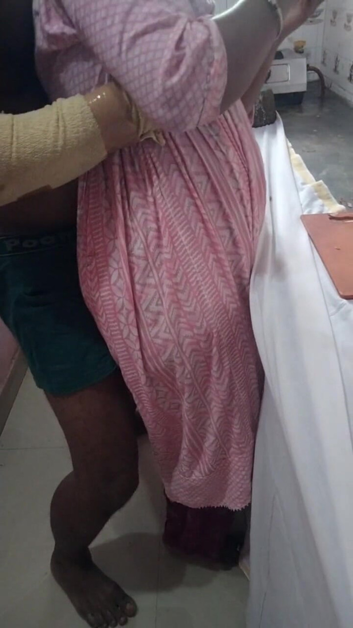 Tamil lesbian: Gorący seks w kuchni podczas gotowania
