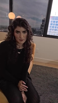 Nikki Slick se encuentra con Solougo por primera vez