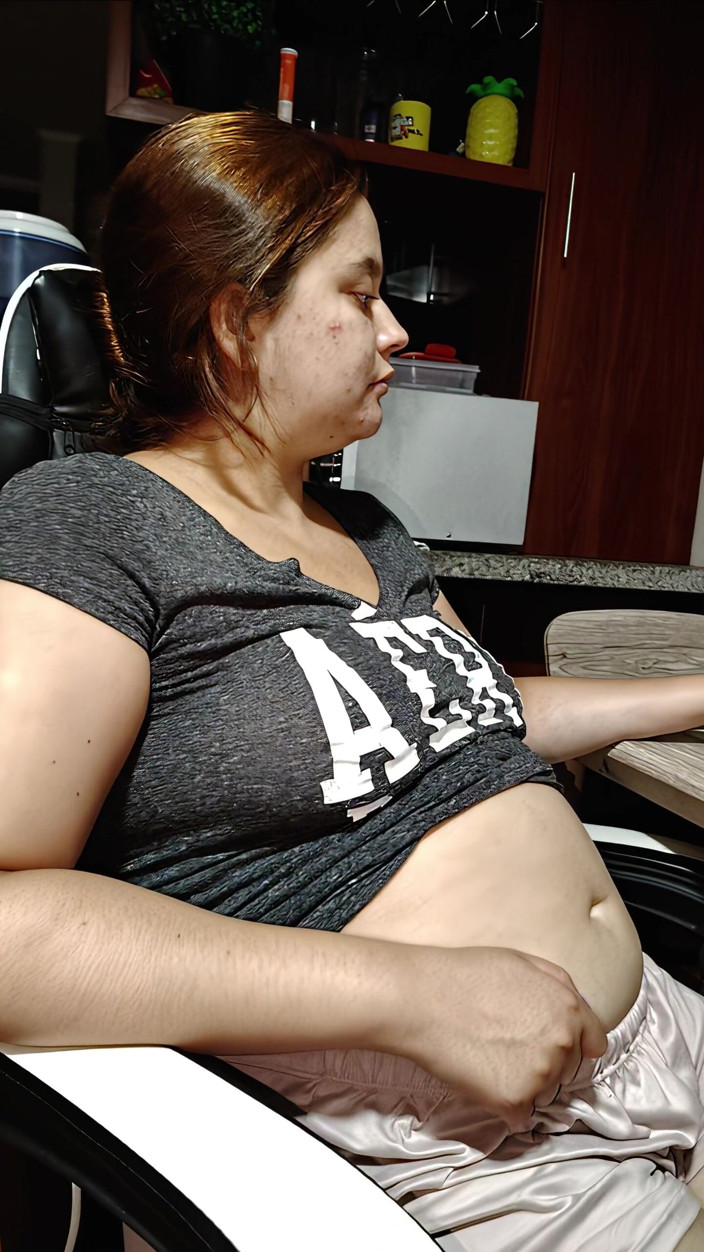 Nicole Passat: Chica De Gran Barriga Buscando Crecer!