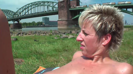 German amateur - 100% German hardcore videos: Tante nakal di-fisting di luar ruangan