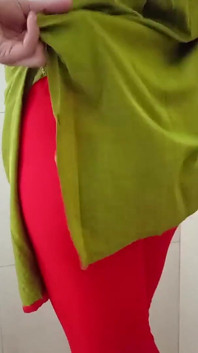 Ragazza musulmana si rade la figa rosa