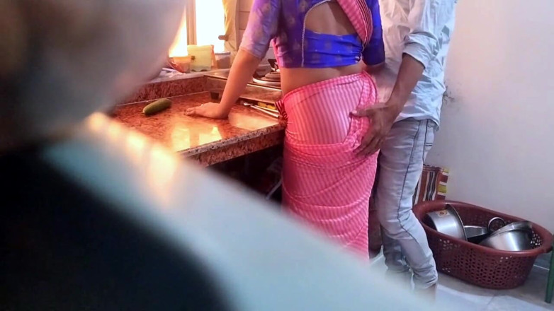 Nazima Khan: Kamwali si tante seksi india ditinggal pergi sama manajer perusahaannya