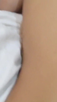 젖탱이를 만질 때 수줍어하는 겸둥이 여친