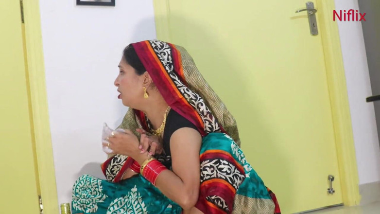 Anjalisingh_sexy: Un couple joue dans la cuisine avec Atta et fait...