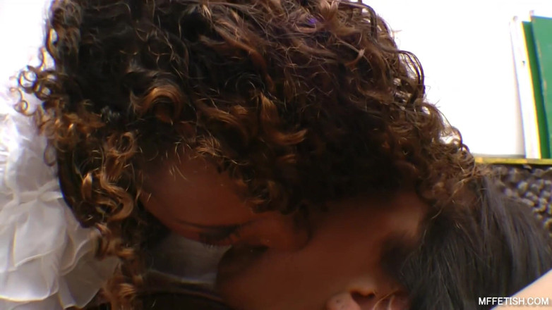 MF Fetish: 乱暴で残酷なキス