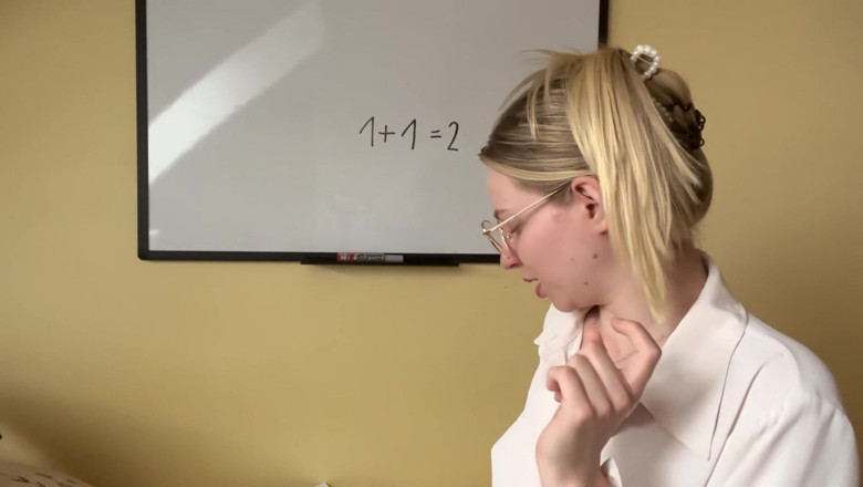 Goddess_Bella_Rae: {Cerere particularizată} Profesoară obraznică bătăuși tu și ia părinții tăi bani |...