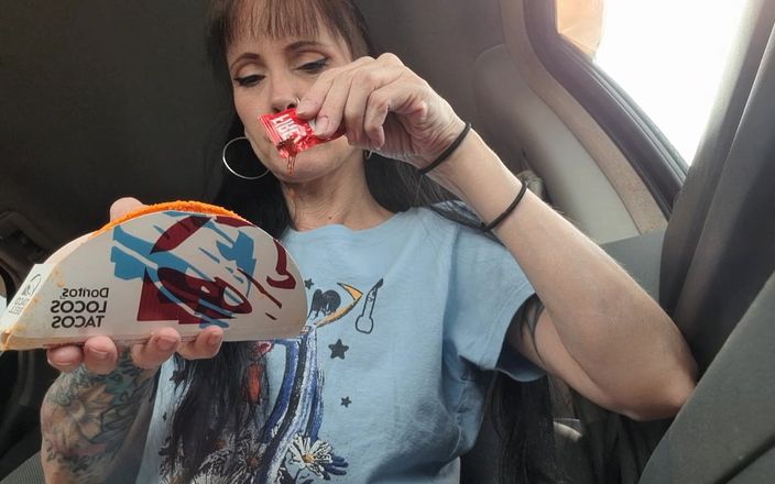 PandoraSG: Public Mukbang - Tacos em Meu Carro