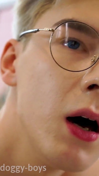 Dildo Boy stříká