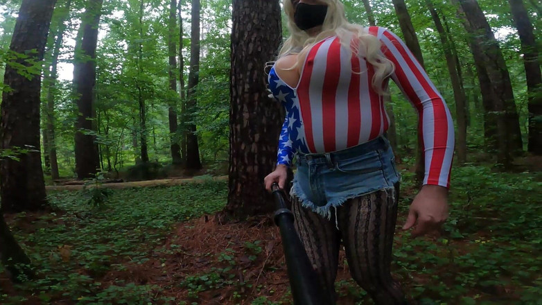 Jon Screcrow: 4 de julio - tetas gigantes falsas crossdresser en Daisy Dukes...