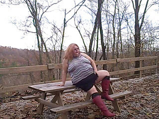 BBW nurse Vicki adventures with friends: red boot roztomilá fit pohodička po focení