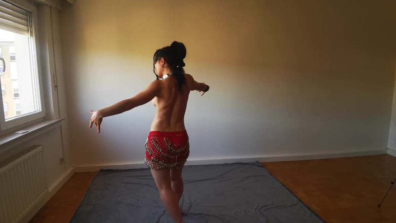 Kitty Dancer: Sexig arabisk slav utför het dans - magdans bälte striptease slutar...
