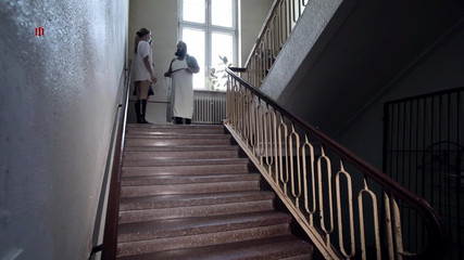 Inquisition and prison world: Testy wytrzymałości – leniwa sprzątaczka Andrea musi przejść ciężką pracę na...