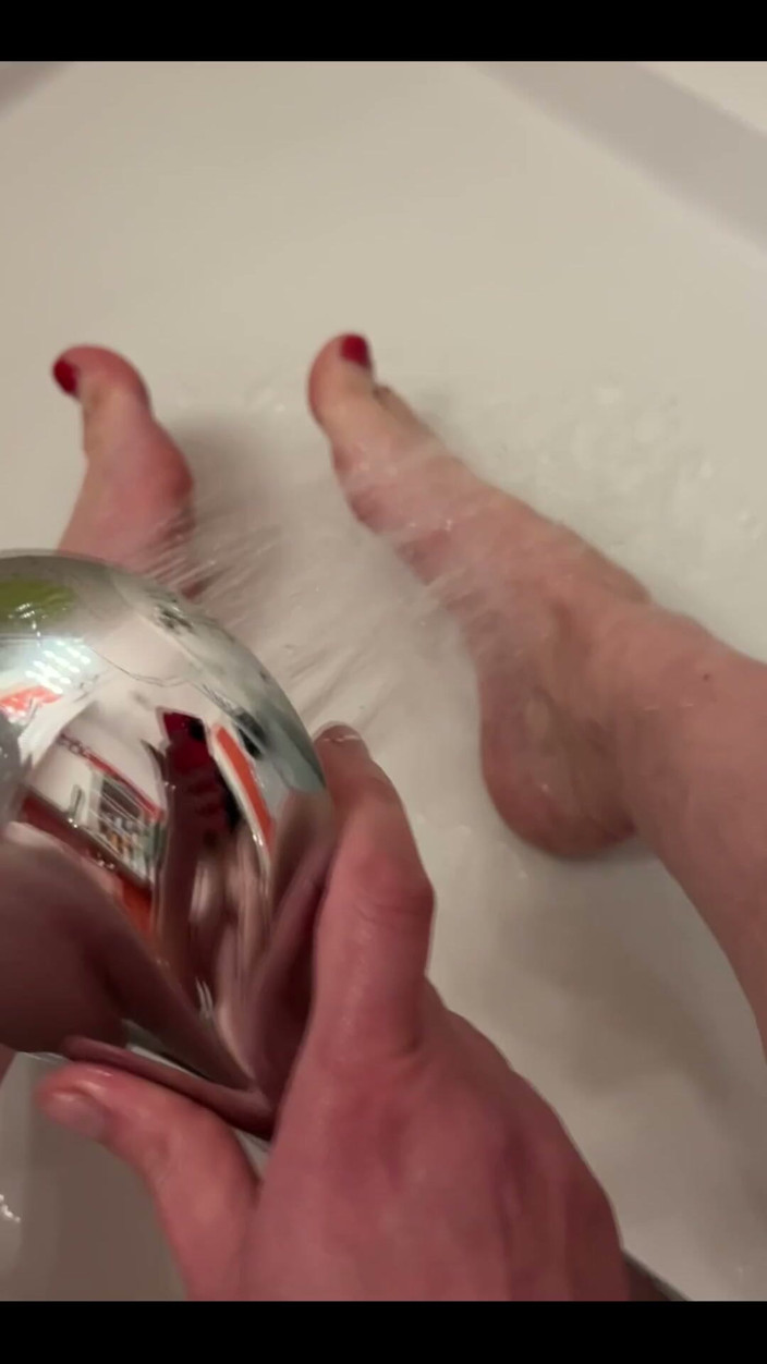 Dominatrix Miss Patricia Stark: My Daily Feetcare Routine