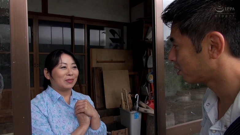 MBM3988: Eine reife frau, die die Wärme der menschlichen Haut will,...