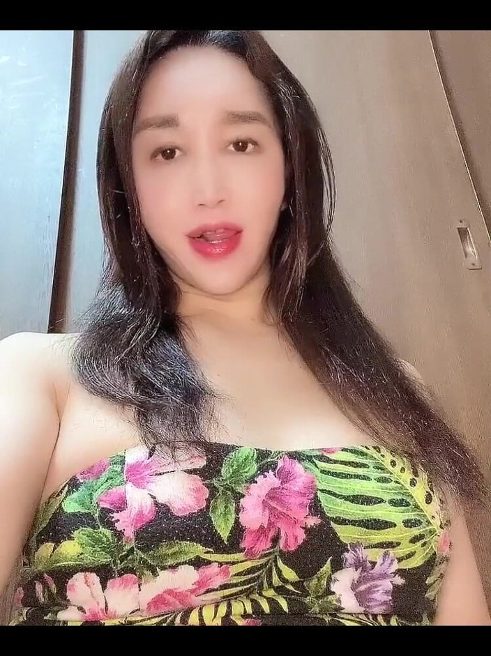 TS Shizuka: Melancap dalam pakaian yang cantik