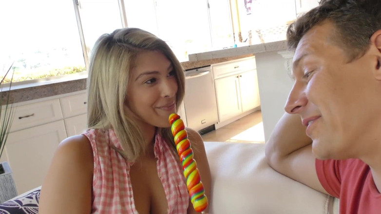 Perv Milfs n Teens: Stephanie West convince la sua massaggiatrice a massaggiare il suo...