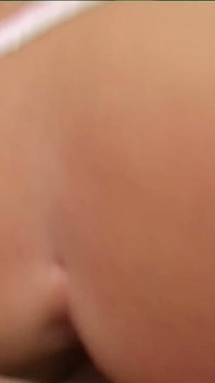Seksi büyük memeli pawg orta yaşlı seksi kadın Daniella Aire ilk sahnesinde amını dağınık bir yüze boşalmaya siktiriyor