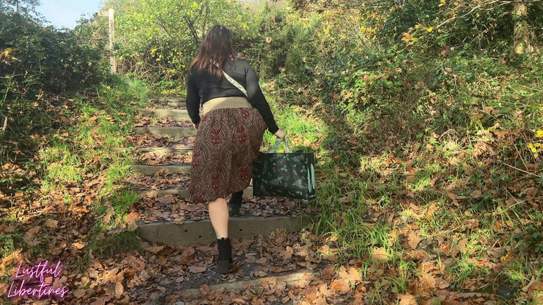 Lustful Libertines: Ngintip gurunya lagi kencing di hutan