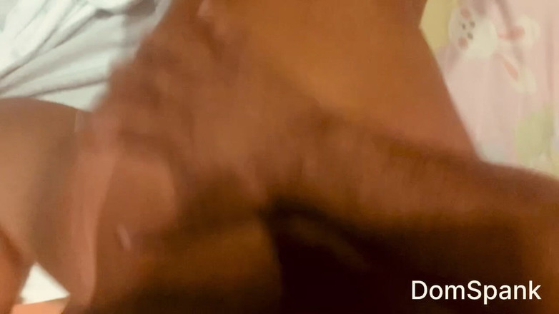 RealDomSpank: सांवली मॉडल हसीना की जोरदार चुदाई जिससे वह मेरे लंड का मजा ले रही है।