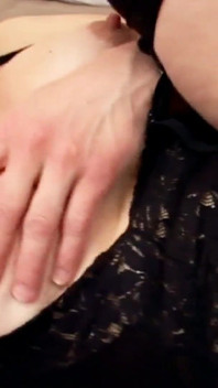 La puttana bionda miLF magda con la figa pelosa viene scopata da un enorme cazzo nero