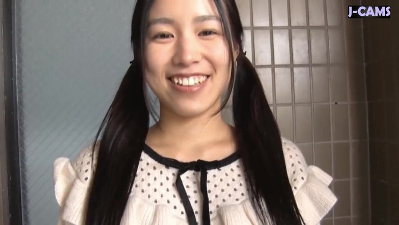 J-Cams: Angel Beauty Miracle, visage nu et corps souple qui se...