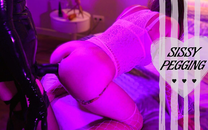 Fetish Explorers: Пеггінг моєї сіссі Гурльфрід