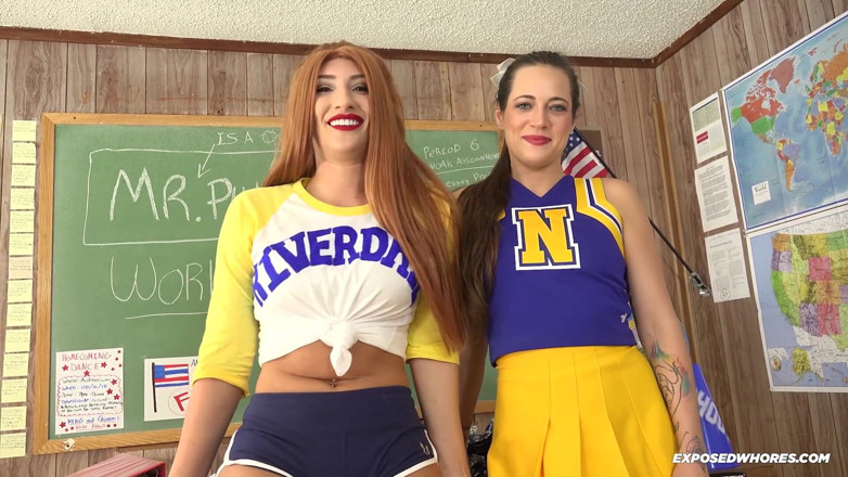 Exposed Whores Media: Des salopes de Riverdale sucent une bite dans la salle...