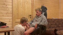 Ethan Lestray: Část 1: Twink volal příteli, aby Zatímco Jeho Přítel Odpočívá