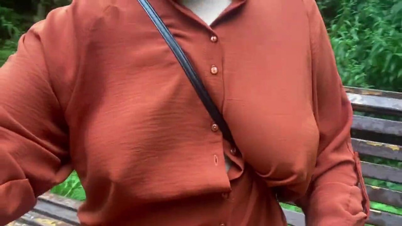 Mary Di: Walking around the city, showing my tits and exposing my...