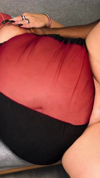 Fet MILf sprutar massiv medan hon blir djupt knytnäve