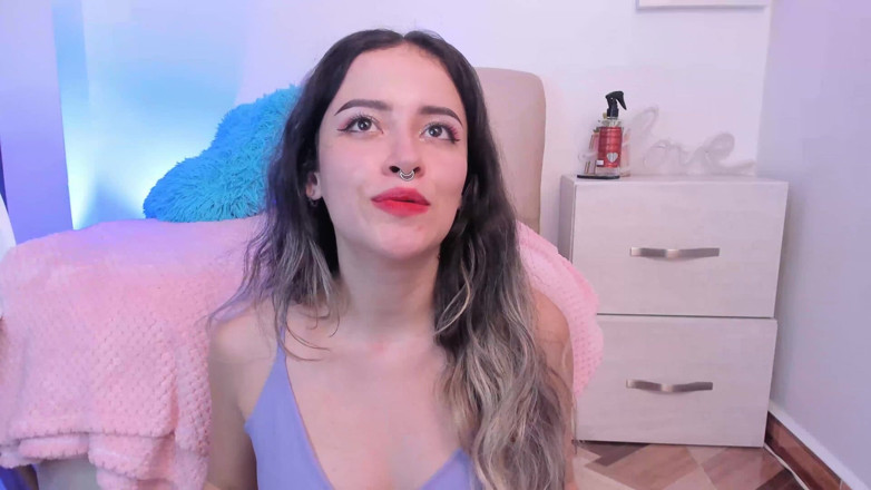 Yame Chike: Blonda sexy vrea doar să facă sex cu tipi în camera...