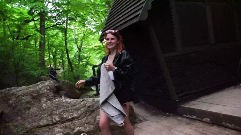 Darcy Dark: Ich ging zum Wasserfall für einen blowjob