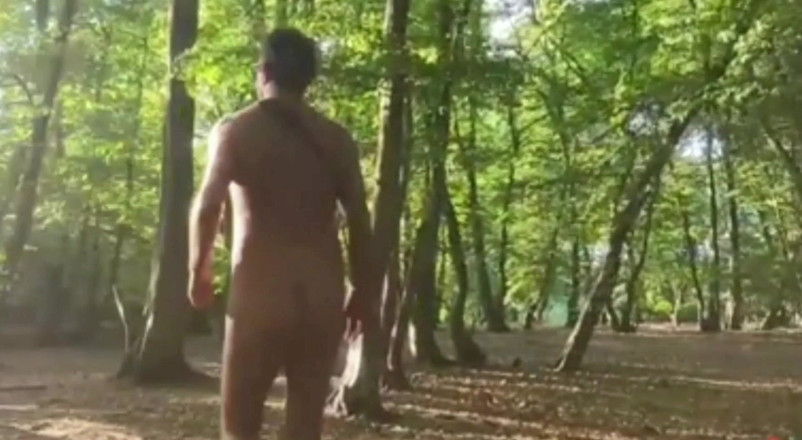 MaleModel: Passeggiata pubblica nuda