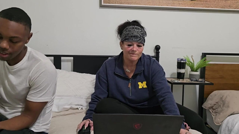 Cory Strokes: Hollee Huntress używa Cory Strokes joystick