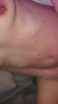 Por que você filma minha buceta de perto!? Meu padrasto reagiria mal nele