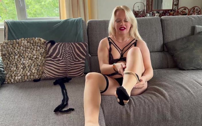 Anna Lynx: Zkouším zadní švu punčochy