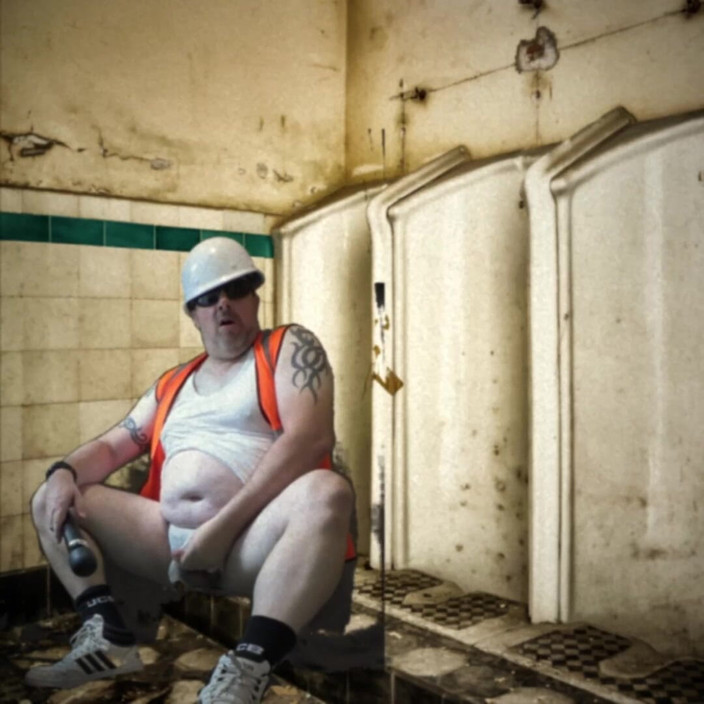 uktattooedchub74: Toalete publice retro - joc verbal și spermă